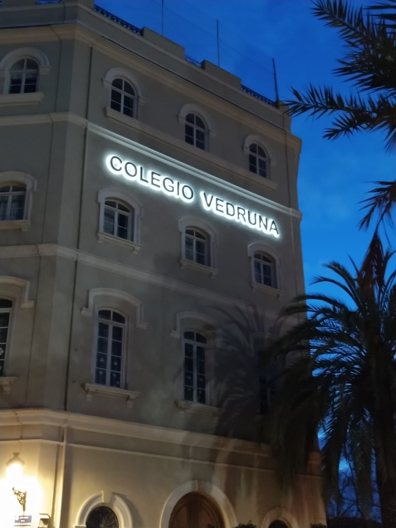corporeo-retroiluminado-en-VALENCIA